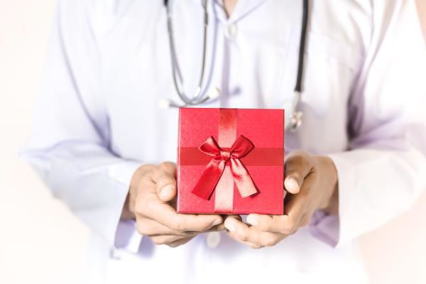 5+Gift+Ideas+for+Doctors+This+Holiday+Season