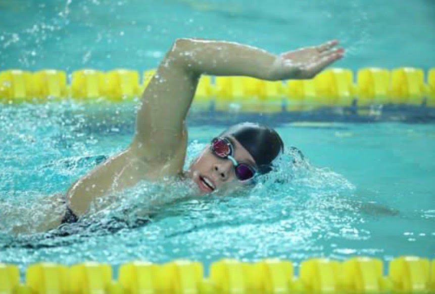 Allegra Iacovino participates in distance events for the Women’s Swimming and Diving team.